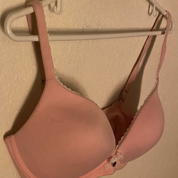 Victoria Secret Peach Color No wire Lace Bra - Picture 2 of 4